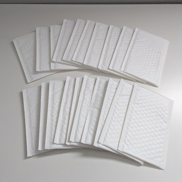 iMBAPrice Other - 20 #000 4" x 8" White Self Seal Poly Bubble Mailer